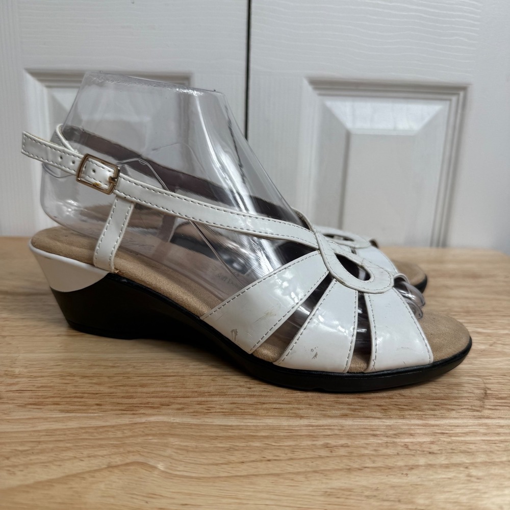 Soft Style Wedge Sandals 6.5 White Patent Strappy Minimalist Retro Summer